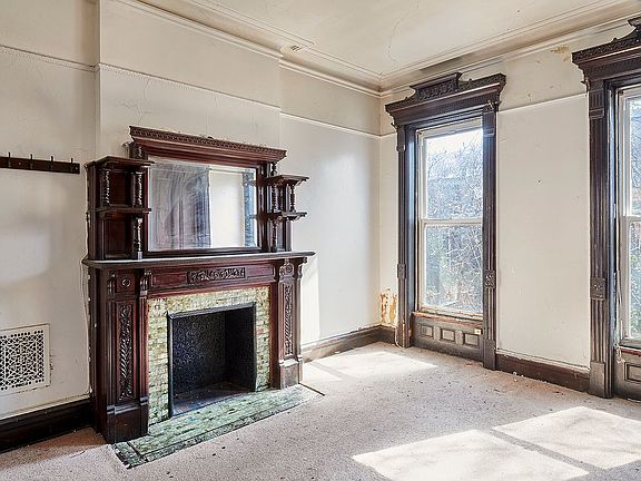 4th image of 678 Putnam Ave