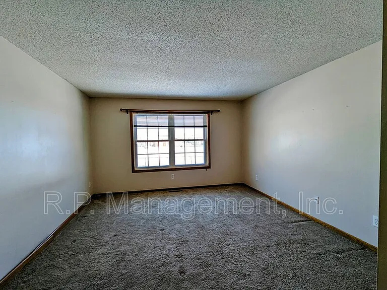 1909 Bluestem Ln — Photo 12