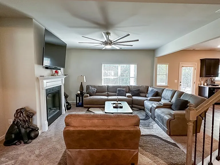 135 Collington Cir — Photo 5