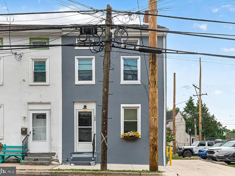 128 High St — Photo 2