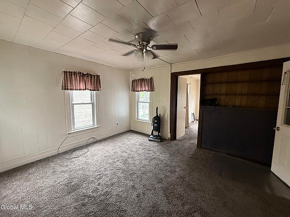 5th image of 208 Maple Street