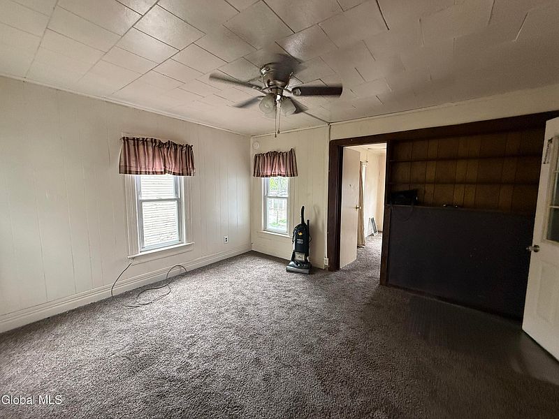 5th image of 208 Maple Street
