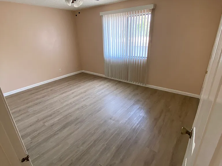 2475 Cedar Ave #R — Photo 11