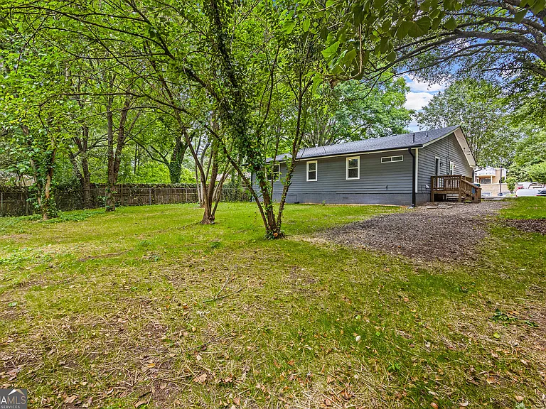 2607 Sparta Dr — Photo 2