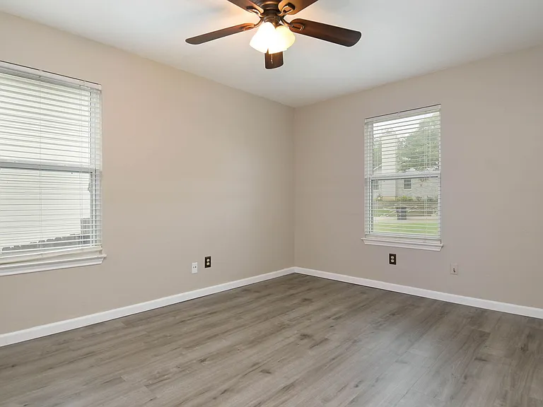 4010 Knollbend — Photo 3