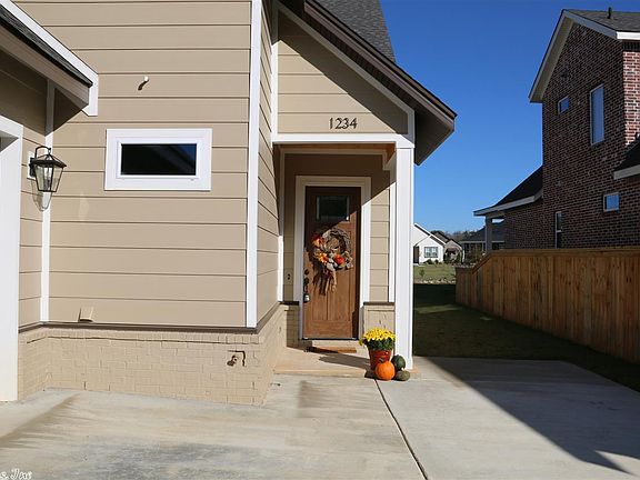 4th image of 1234 Essex Dr