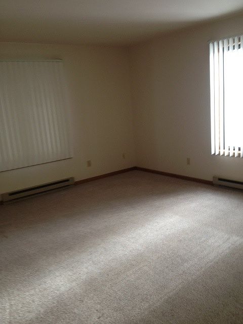 1st image of 635 S 44th Ave