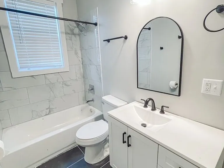 1219 Eberhart Ave — Photo 10