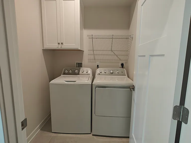 108 S Durham Dr — Photo 47