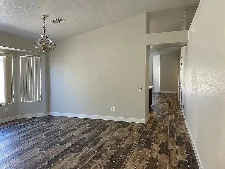 1413 W Kesler Ln — Photo 6