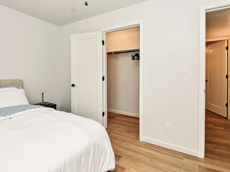 2035 S Florence Ave — Photo 38