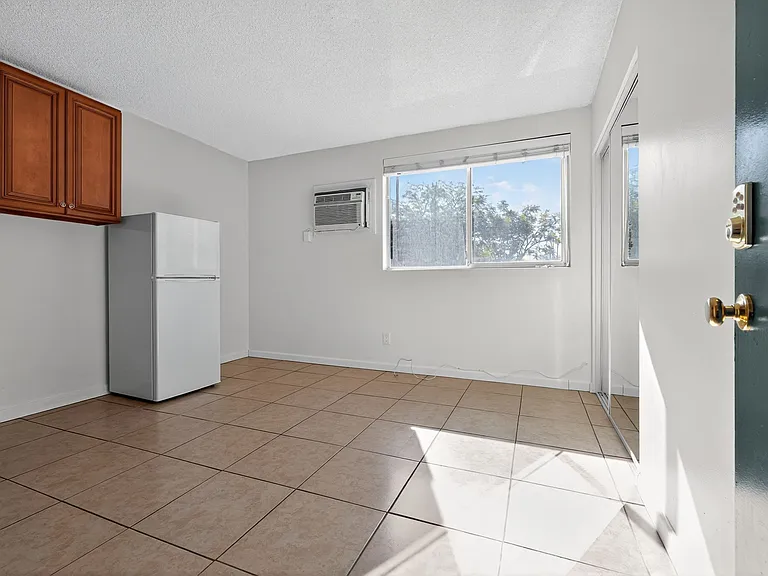 588 E. Mel Avenue - Hermosa Palms — Photo 25