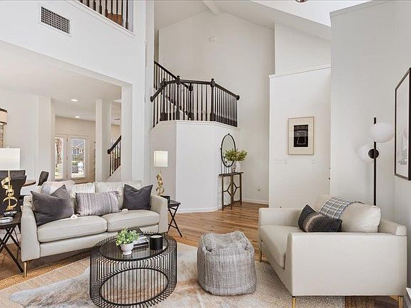 4th image of 1205 S Main St