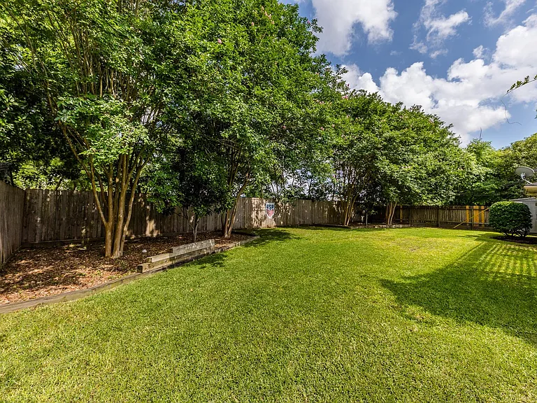 8323 Lorrie Dr — Photo 36