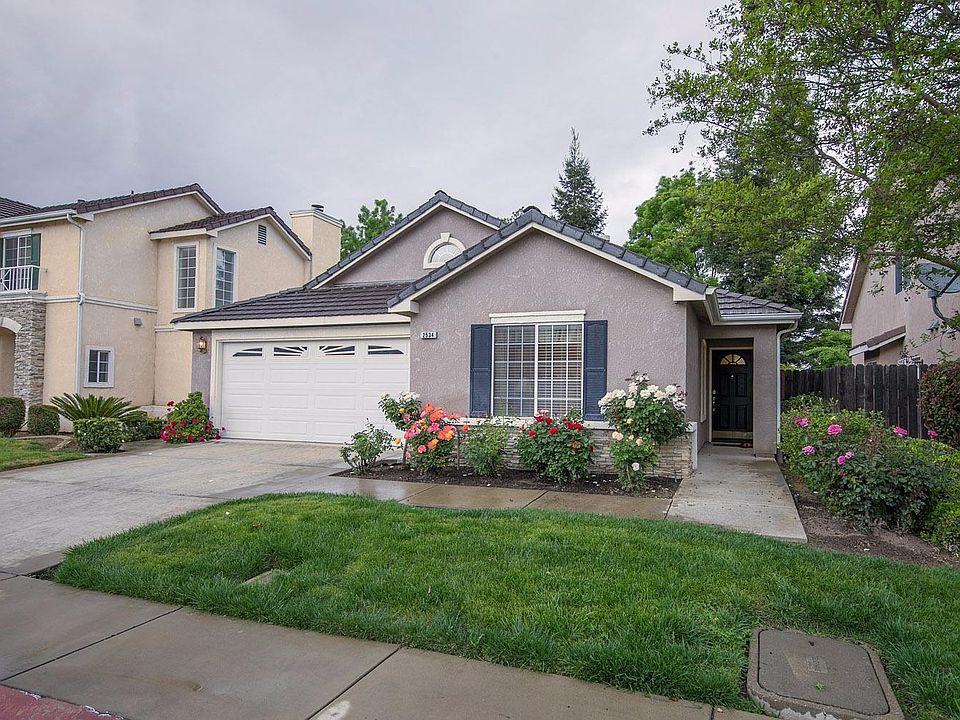 2nd image of 2534 Santa Cruz Ave