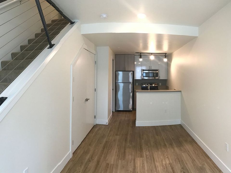1st image of 418 Bellevue Ave E APT 102