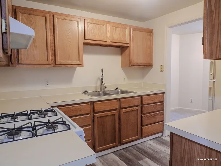 1560 E. Broad St. — Photo 53