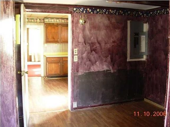 4029 Grand Ave dining room