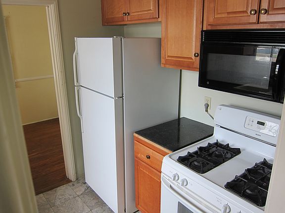 2nd image of 1231 Huntington Dr
