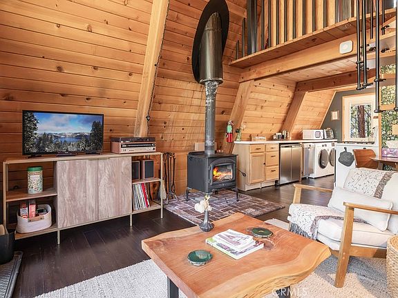 4th image of 446 Riverside Ave