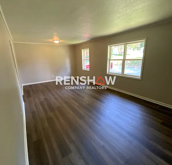 162 S Poplar St — Photo 4
