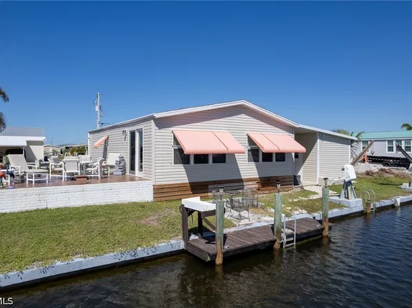 2900 Binnacle Ln, Saint James City, FL 33956