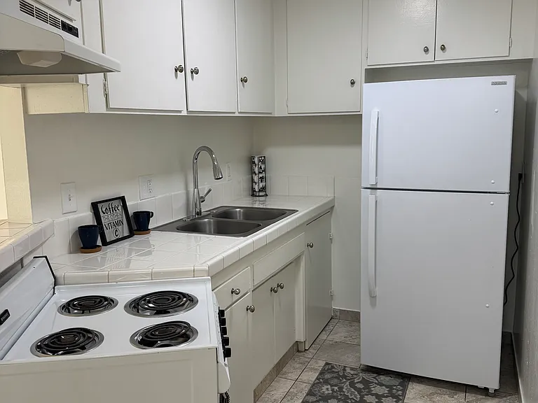 16915 Crenshaw Blvd #16 — Photo 4