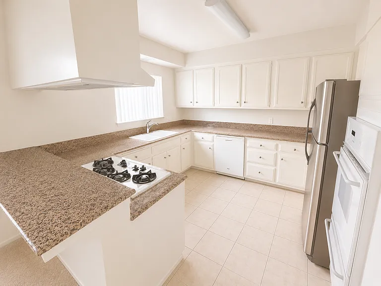 380 S Mentor Ave #5 — Photo 3