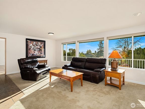 5th image of 7081 47th Avenue W