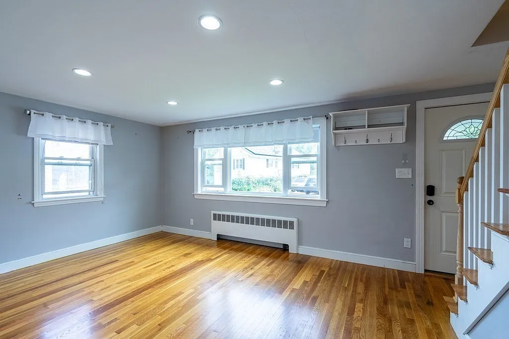 3 bed, 2.0 bath, 1522 sqft, $3,300 — Photo 3