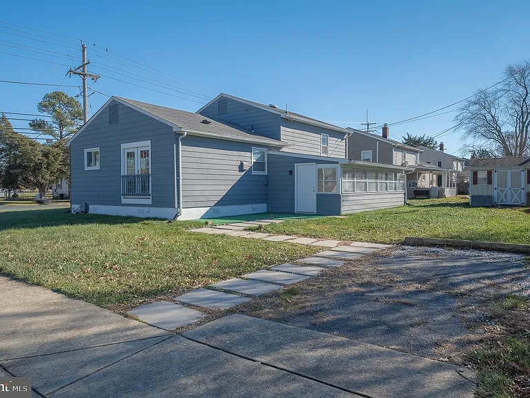 312 N Hammonds Ferry Rd — Photo 2