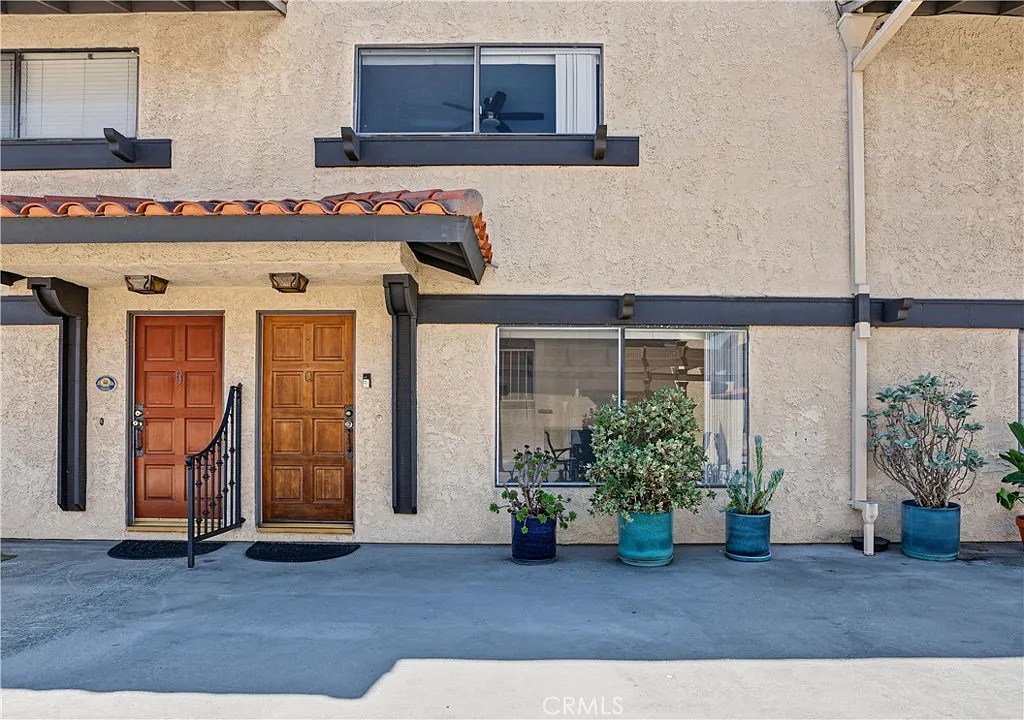 2 bed, 2.5 bath, 1144 sqft, $3,400 — Photo 1