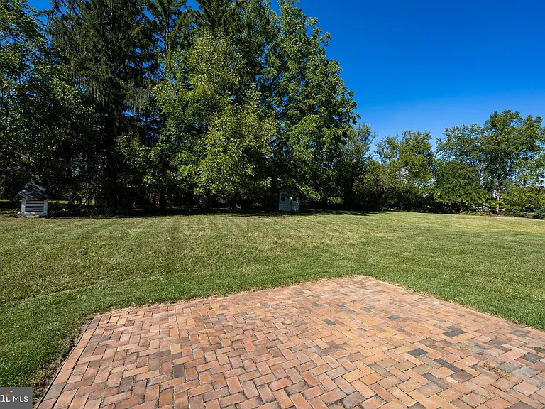 609 W Lincoln Hwy — Photo 36