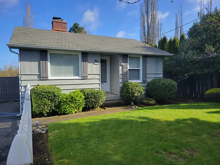1208 Juniper St — Photo 1