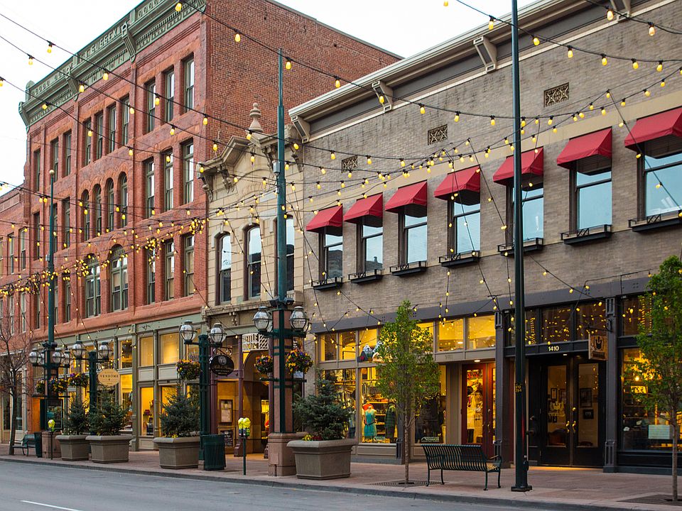 The perfect location for foodies - Just steps from multiple dining options