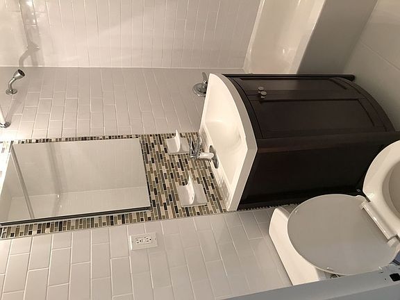 3rd image of 825 Boynton Ave APT 4K