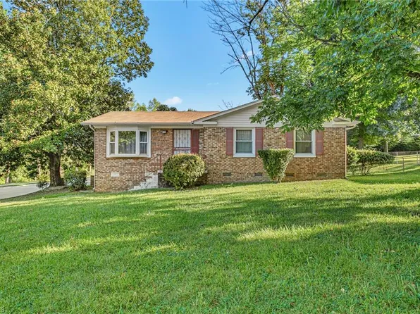 2401 Bywood Rd, Greensboro, NC 27405