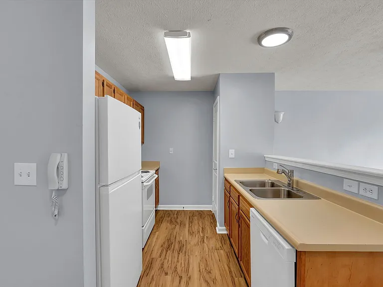 Rowan Place Apartments — Photo 21