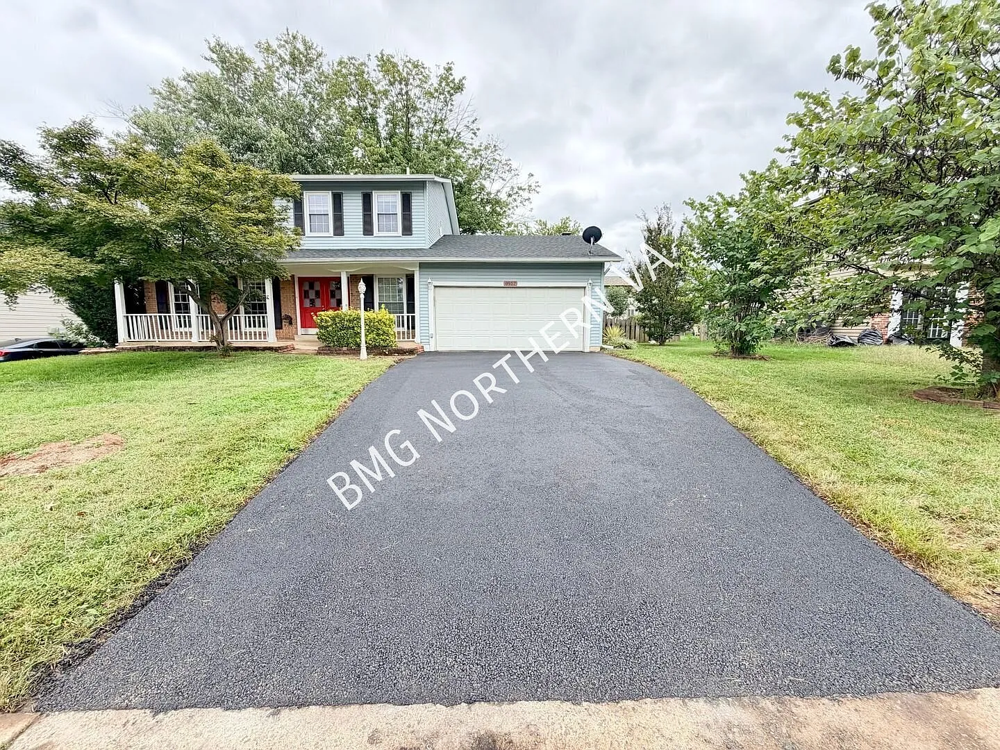 Spacious 4 Bed 2.5 Bath With Fully Finished Basement In Scenic Calvary Run — Photo 2