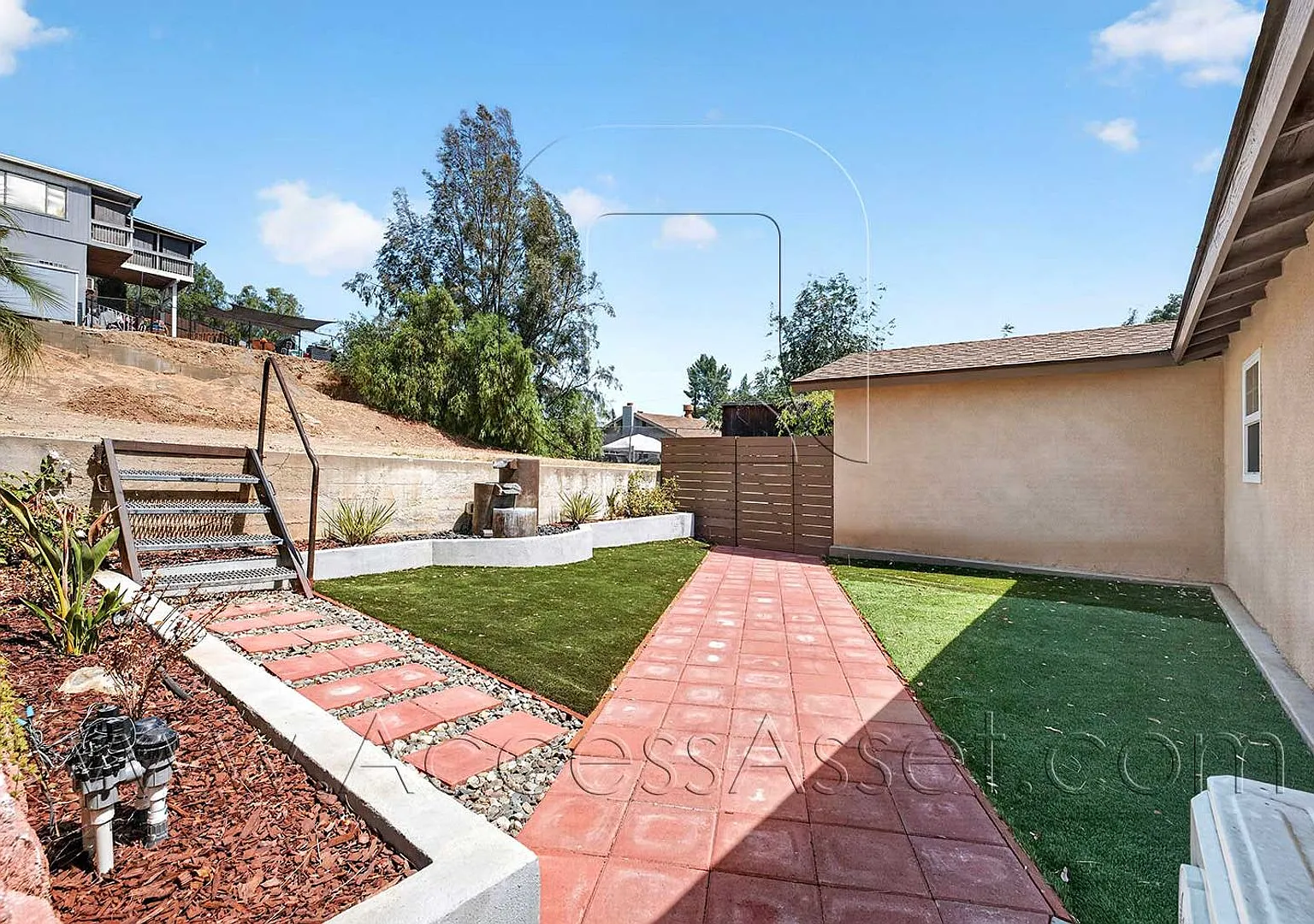 Comfortable 2 Bedroom Home with Open Living Space in Menifee — Photo 2