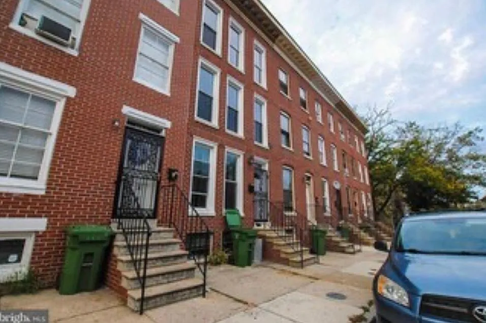 1034 W Lombard St