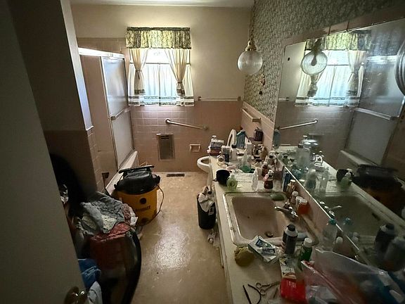 4th image of 818 N 19th St