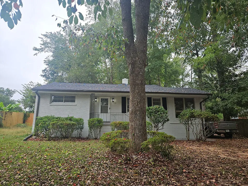 1151 Pinehurst Dr SE