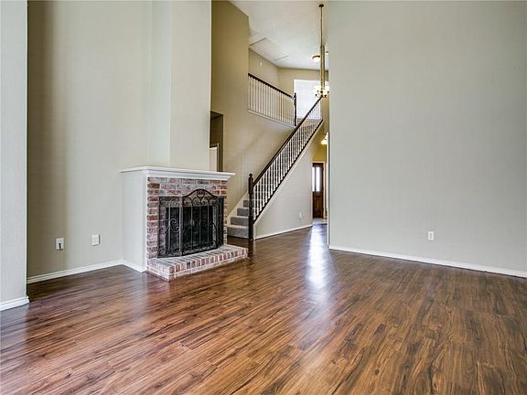 3rd image of 1708 Live Oak Ln