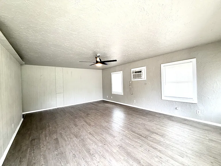 2378 E Texas St — Photo 6
