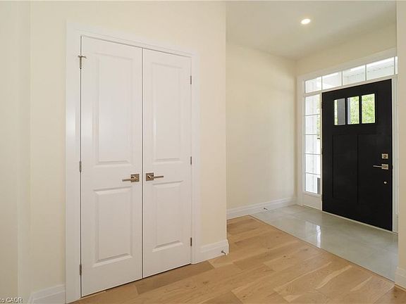 4th image of 220 Jeffrey Pl