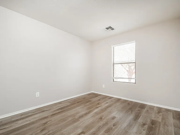 1006 S Clancy Cir — Photo 13