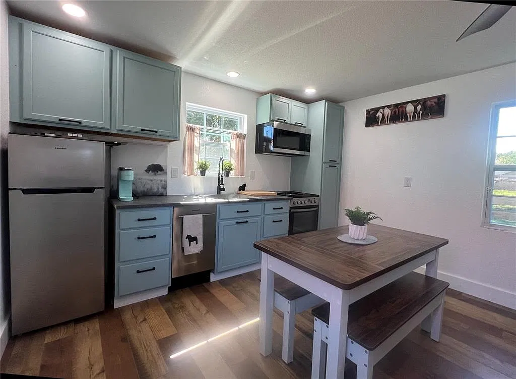 1 bed, 1.0 bath, 448 sqft, $2,200 — Photo 2