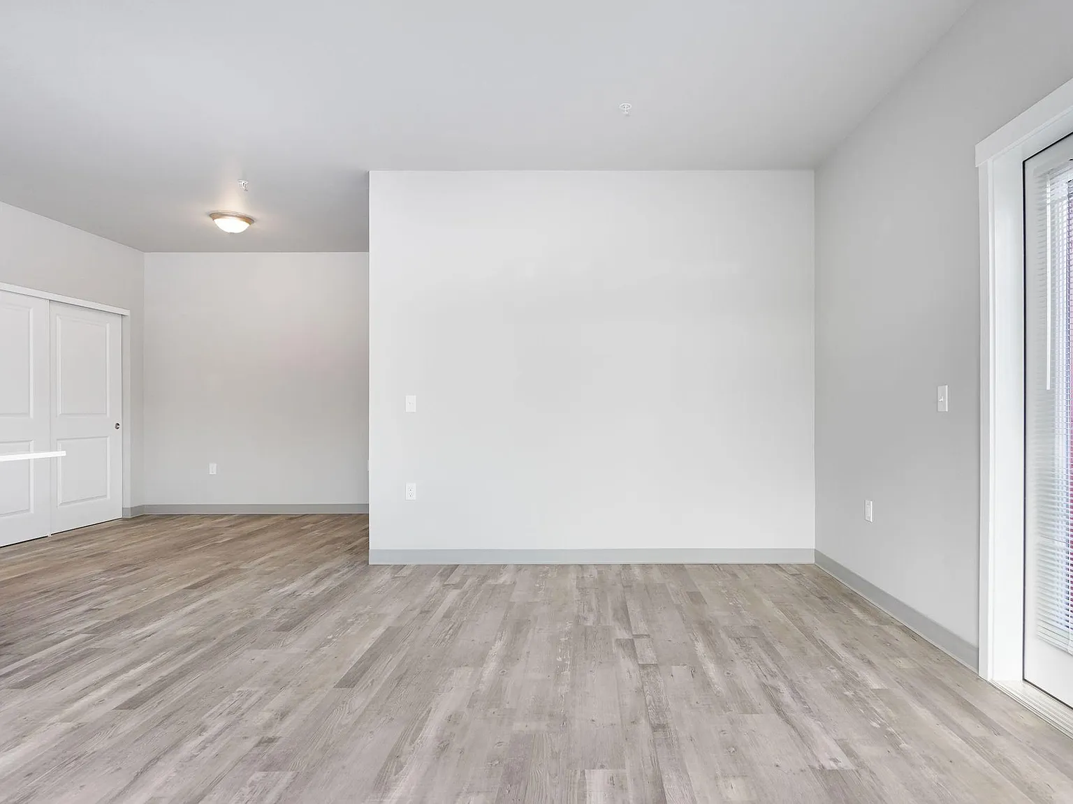 2 bed, 1000 sqft, $1,575 — Photo 4