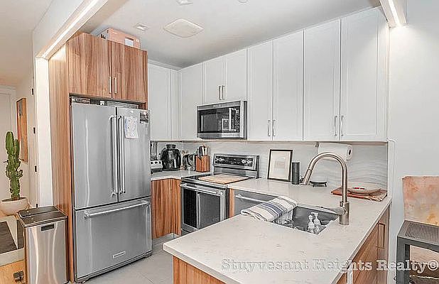 1st image of 218 Bainbridge St #1